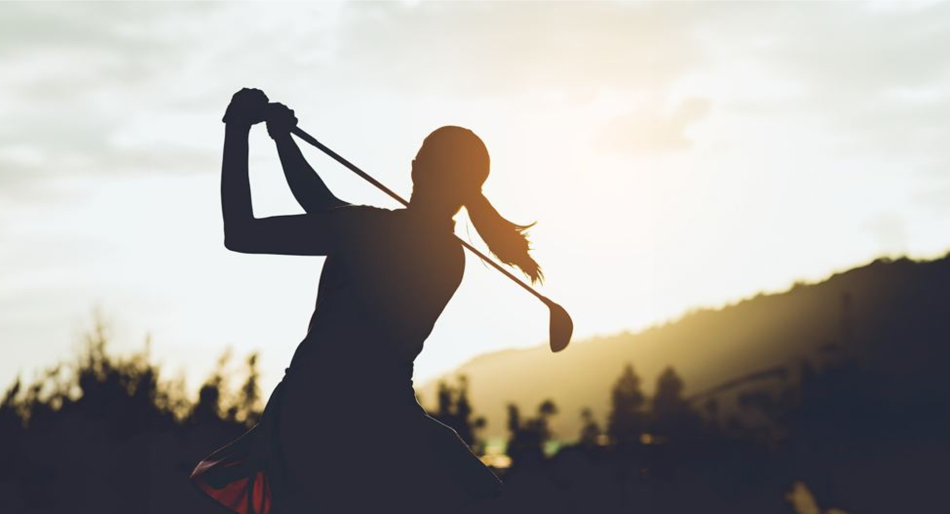 woman playing golf
